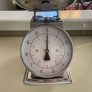 Vintage looking kitchen scale